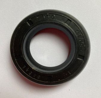 B110: Front oil seal for 3-speed and overdrive gearbox